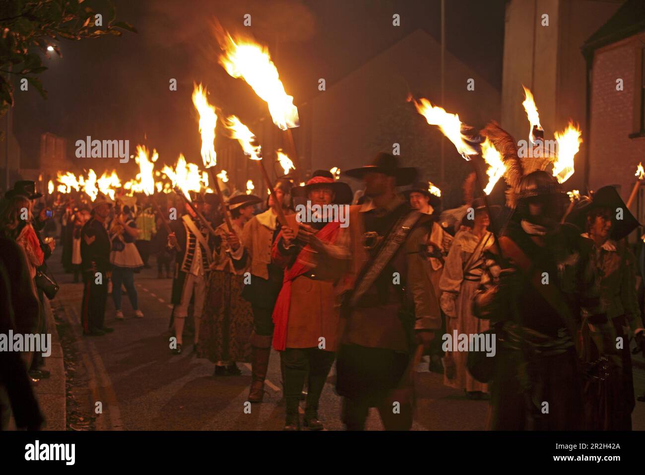 Commemorazione della Notte di Guy Fawkes nel mese di novembre, sventolando il bombardamento di Re Giacomo i che avrebbe avuto luogo nella Camera dei Lord nel 17th ° secolo; Foto Stock