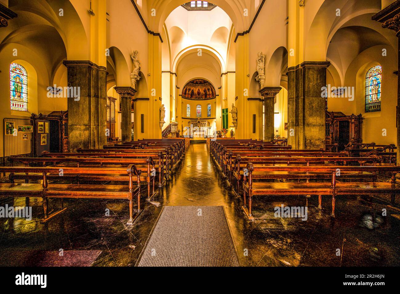 Interno della Chiesa di San Remacolo, Spa, Provincia di Liegi, Belgio Foto Stock