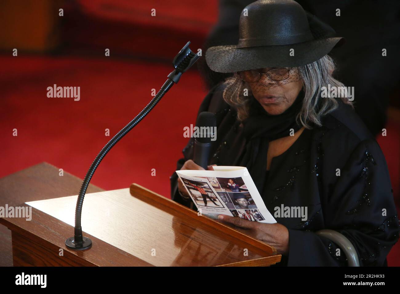 HARLEM, NY - Maggio 19: Folle riuniscono New York City, insieme con la famiglia, (tra cui Mildred Mahazu, zia) amici, altri sono venuto a rendere omaggio all'ex New York City Performer Jordan Maurice Caine Neely come è stato elogiato dal Rev. Al Sharpton, presidente & CEO, National Action Network presso la chiesa Battista di Mount Neboh il 19 maggio 2023 ad Harlem, New York. Il suo successivo omicidio soffocante da parte dell'ex Marine Daniel Penny ha portato ad una situazione tesa tra la popolazione e i cittadini sull'uso della forza mortale da parte del cittadino medio. Chris Moore/MediaPunch Credit: MediaPunch Inc/Alamy Live NE Foto Stock