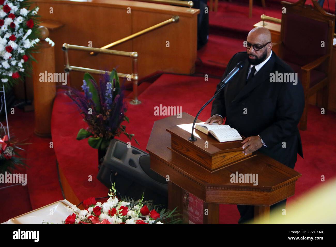 HARLEM, NY - Maggio 19: Folle riuniscono New York City, insieme con la famiglia, (incluso il Rev. Dr. Johnnie Greene) amici, altri sono venuto a rendere omaggio all'ex New York City Performer Jordan Maurice Caine Neely come è stato elogiato dal Rev. Al Sharpton, presidente & CEO, National Action Network presso la chiesa Battista di Mount Neboh il 19 maggio 2023 ad Harlem, New York. Il suo successivo omicidio soffocante da parte dell'ex Marine Daniel Penny ha portato ad una situazione tesa tra la popolazione e i cittadini sull'uso della forza mortale da parte del cittadino medio. Chris Moore/MediaPunch Credit: MediaPunch Inc/Alamy Live Foto Stock