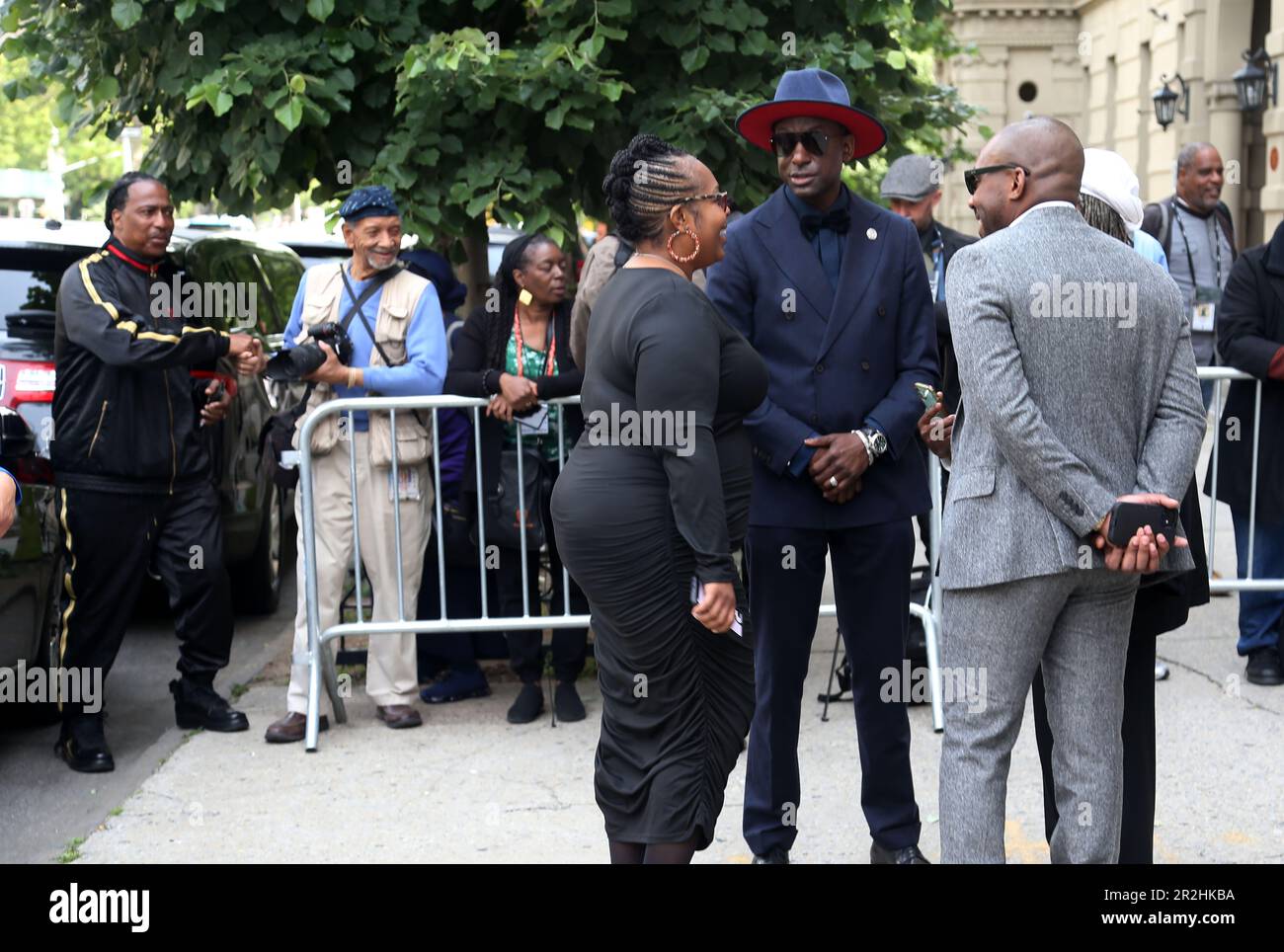 HARLEM, NY - 19 maggio: Le folle riuniscono New York City, insieme alla famiglia, agli amici, tra cui Yusef Salam, Parte del Central Park 5 e candidato per il New York City Council e altri sono venuti a rendere omaggio all'ex Performer Jordan di New York City Maurice Caine Neely mentre è stato elogiato dal Rev. Al Sharpton, presidente & CEO, National Action Network presso la chiesa Battista di Mount Neboh il 19 maggio 2023 ad Harlem, New York. Il suo successivo omicidio soffocante da parte dell'ex Marine Daniel Penny ha portato ad una situazione tesa tra la popolazione e i cittadini sull'uso della forza mortale da parte del cittadino medio Foto Stock