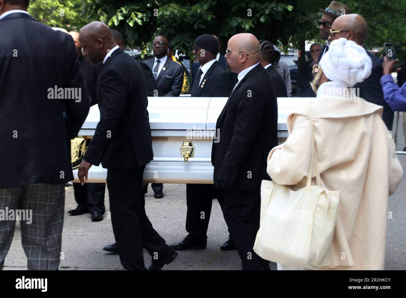 HARLEM, NY - Maggio 19: Folle riuniscono New York City, insieme con la famiglia, amici, altri sono venuto a rendere omaggio all'ex New York City Performer Jordan Maurice Caine Neely come è stato elogiato dal Rev. Al Sharpton, presidente & CEO, National Action Network presso la chiesa Battista di Mount Neboh il 19 maggio 2023 ad Harlem, New York. Il suo successivo omicidio soffocante da parte dell'ex Marine Daniel Penny ha portato ad una situazione tesa tra la popolazione e i cittadini sull'uso della forza mortale da parte del cittadino medio. Chris Moore/MediaPunch Credit: MediaPunch Inc/Alamy Live News Foto Stock