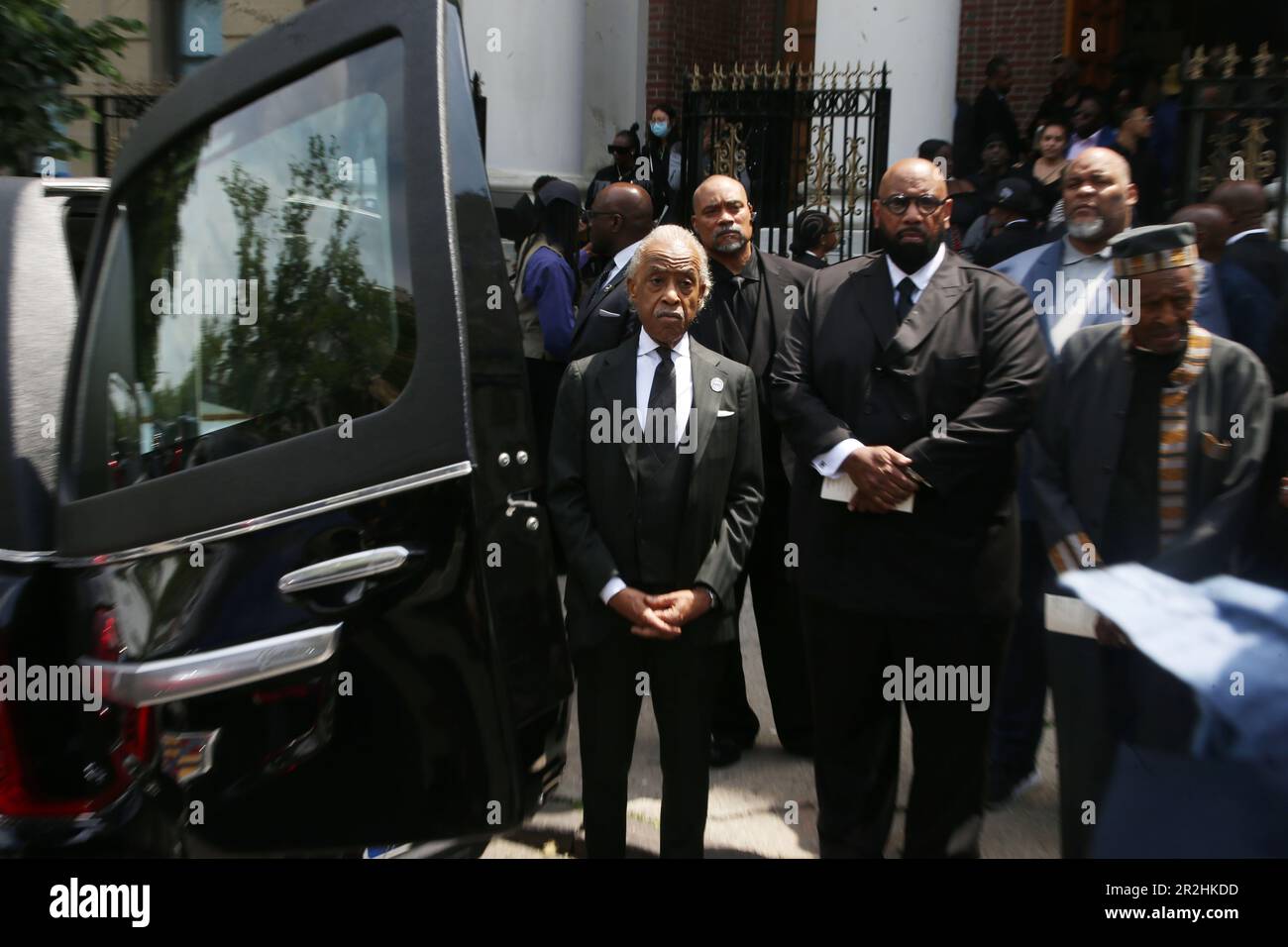 HARLEM, NY - Maggio 19: Folle riuniscono New York City, insieme con la famiglia, amici, altri sono venuto a rendere omaggio all'ex New York City Performer Jordan Maurice Caine Neely come è stato elogiato dal Rev. Al Sharpton, presidente & CEO, National Action Network presso la chiesa Battista di Mount Neboh il 19 maggio 2023 ad Harlem, New York. Il suo successivo omicidio soffocante da parte dell'ex Marine Daniel Penny ha portato ad una situazione tesa tra la popolazione e i cittadini sull'uso della forza mortale da parte del cittadino medio. Chris Moore/MediaPunch Credit: MediaPunch Inc/Alamy Live News Foto Stock