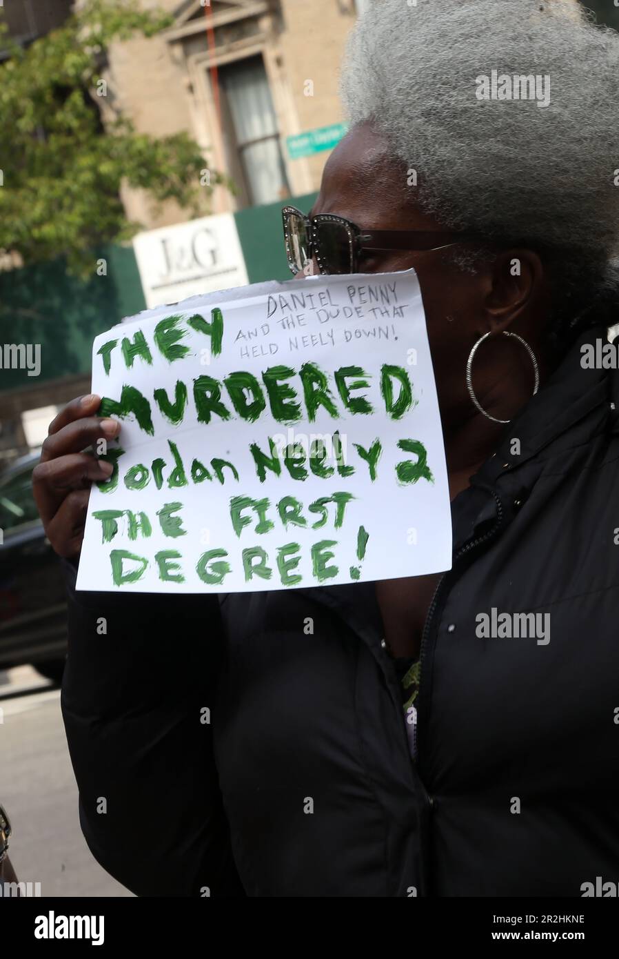 HARLEM, NY - 19 maggio: Le folle riuniscono New York City, insieme alla famiglia, agli amici, tra cui Yusef Salam, In parte se il Central Park 5 e candidato per il New York City Council e altri è venuto a rendere omaggio all'ex New York City Performer Jordan Maurice Caine Neely come è stato elogiato dal Rev. Al Sharpton, presidente & CEO, National Action Network presso la chiesa Battista di Mount Neboh il 19 maggio 2023 ad Harlem, New York. Il suo successivo omicidio soffocante da parte dell'ex Marine Daniel Penny ha portato ad una situazione tesa tra la popolazione e i cittadini sull'uso della forza mortale da parte del cittadino medio Foto Stock