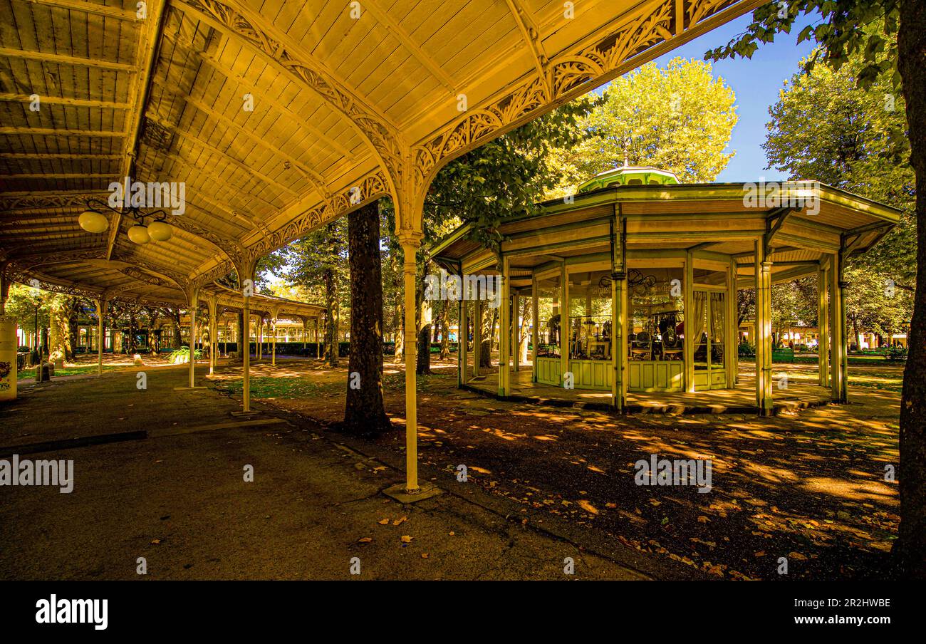 Galleria e padiglione nel Parc des Sources, Vichy, Auvergne-Rhône-Alpes, Francia Foto Stock