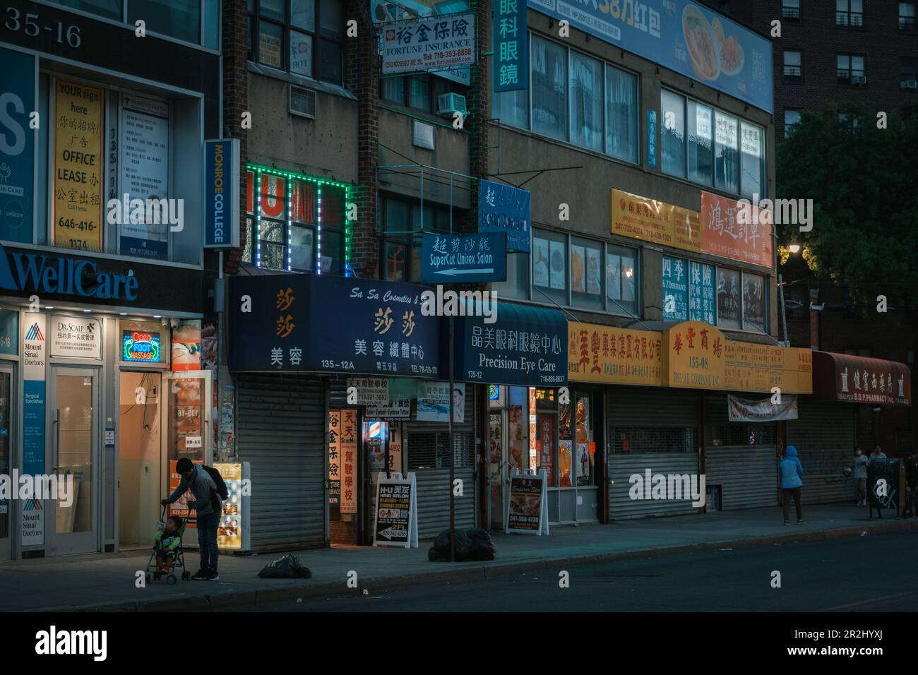 Street scene a Flushing, Queens, New York Foto Stock