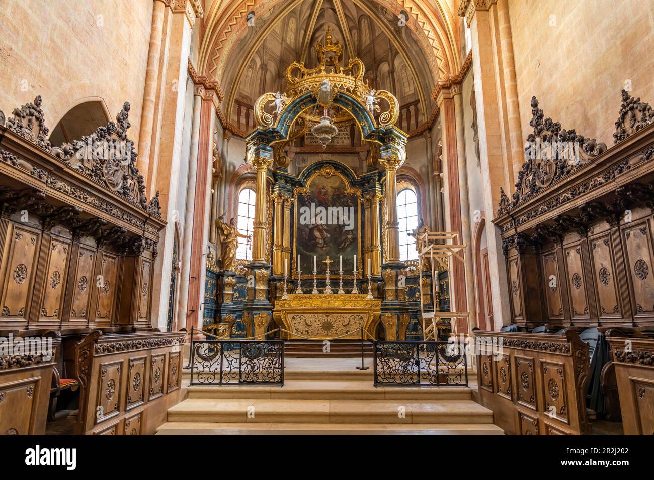 Altare della chiesa collegiata a Saint-Ursanne, Svizzera, Europa Foto Stock