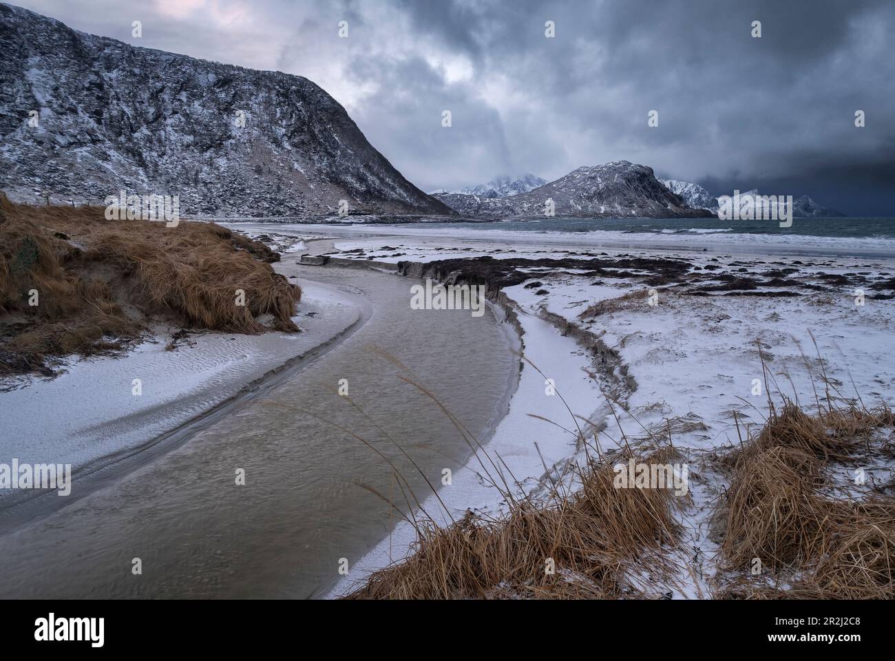 Vik Beach in inverno, Isola di Vestvagoya, Isole Lofoten, Norvegia, Scandinavia, Europa Foto Stock