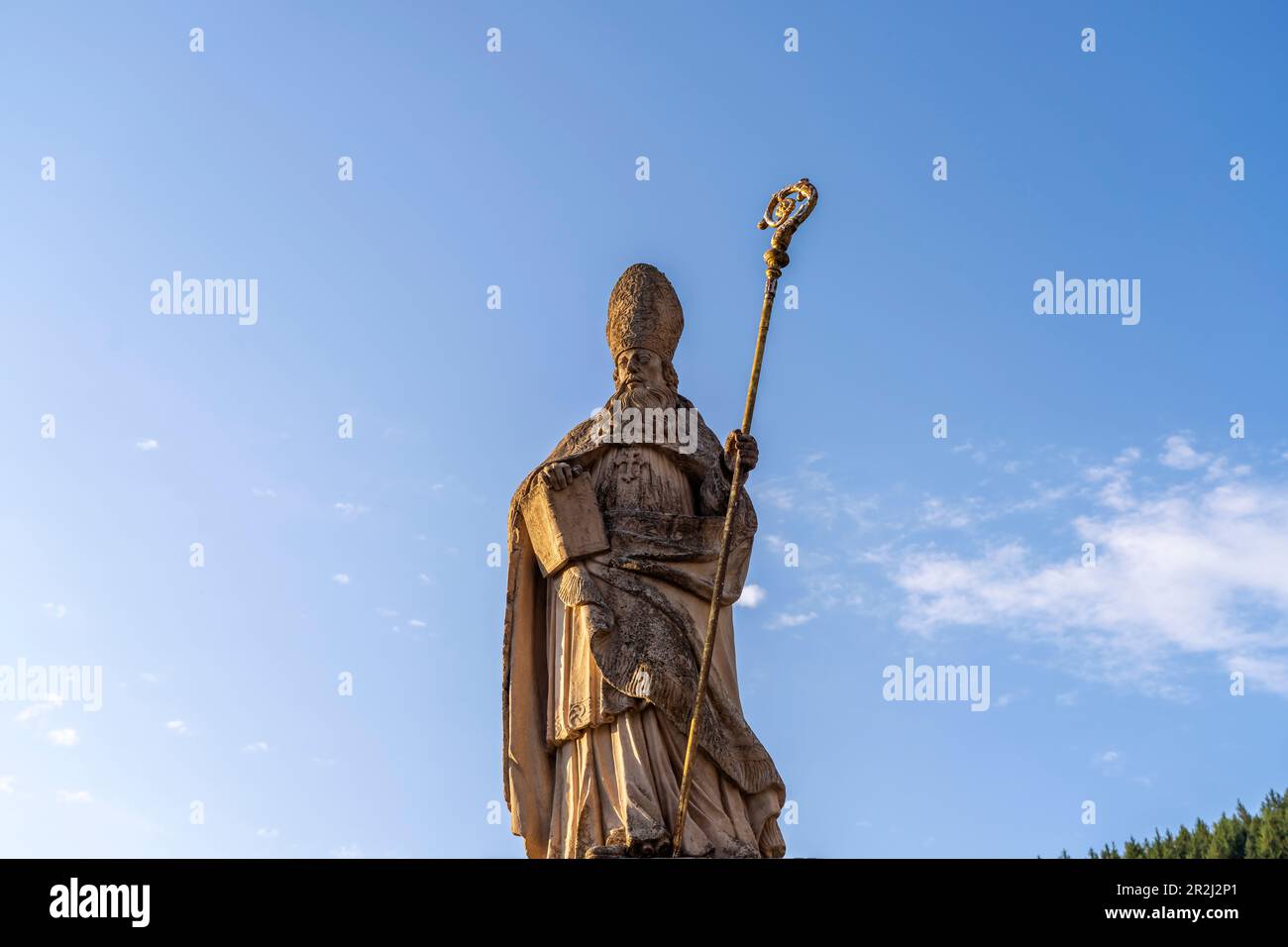 Statua di San Blaise sulla Fontana di Blaise di fronte alla Cattedrale di San Blaise, Foresta Nera, Baden-Württemberg, Germania Foto Stock