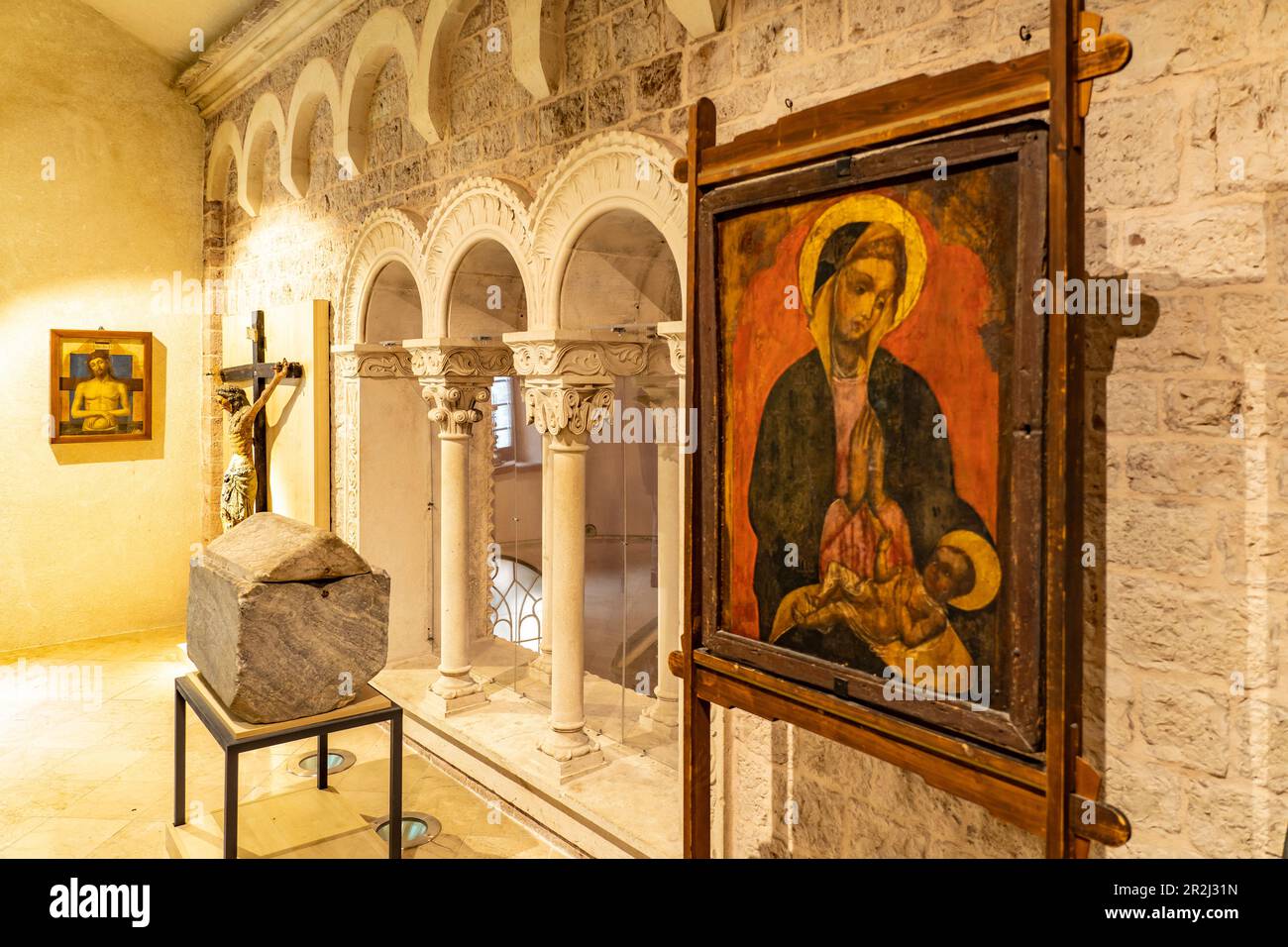 Collezione d'arte e tesoro della Cattedrale di San Tryfone a Cattaro, Montenegro, Europa Foto Stock