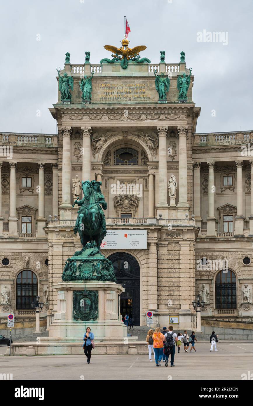 Monumento del Principe Eugenio di fronte a Hofburg, patrimonio dell'umanità dell'UNESCO, Vienna, Austria, Europa Foto Stock