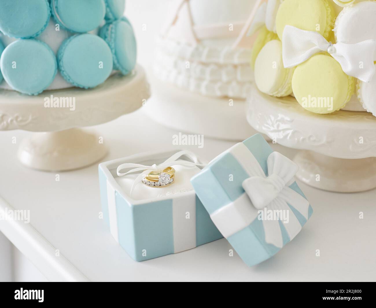 Macaron Tower e Porsellate Petit Gift (anello) Foto Stock
