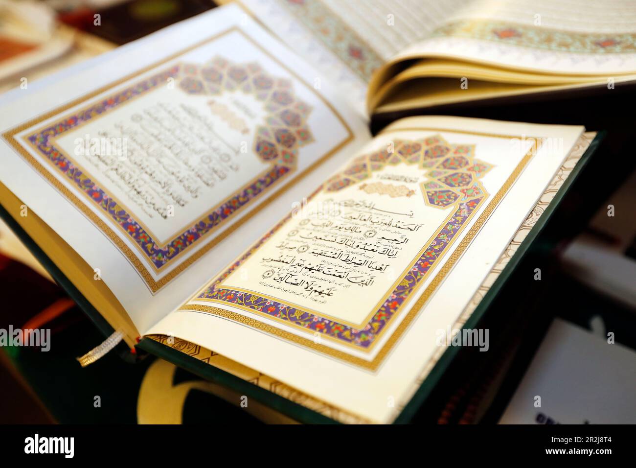 Aprire il Santo Corano in arabo, Svizzera, Europa Foto stock - Alamy