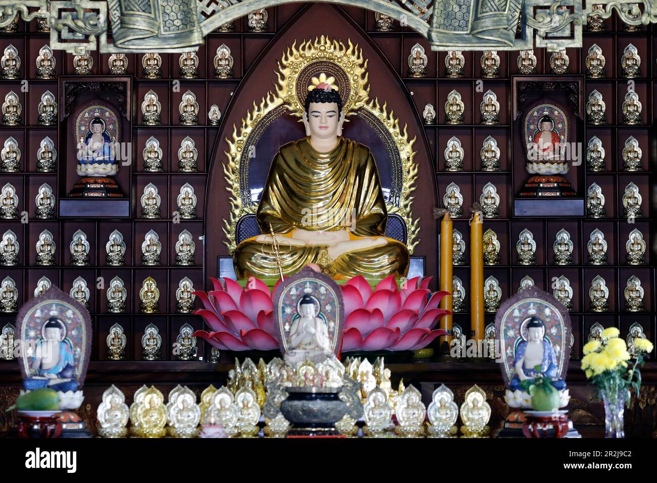 Tempio buddista di Phat Quang, Siddhartha Gautama (il Buddha Shakyamuni) Chau Doc, Vietnam, Indocina, Asia sudorientale, Asia Foto Stock
