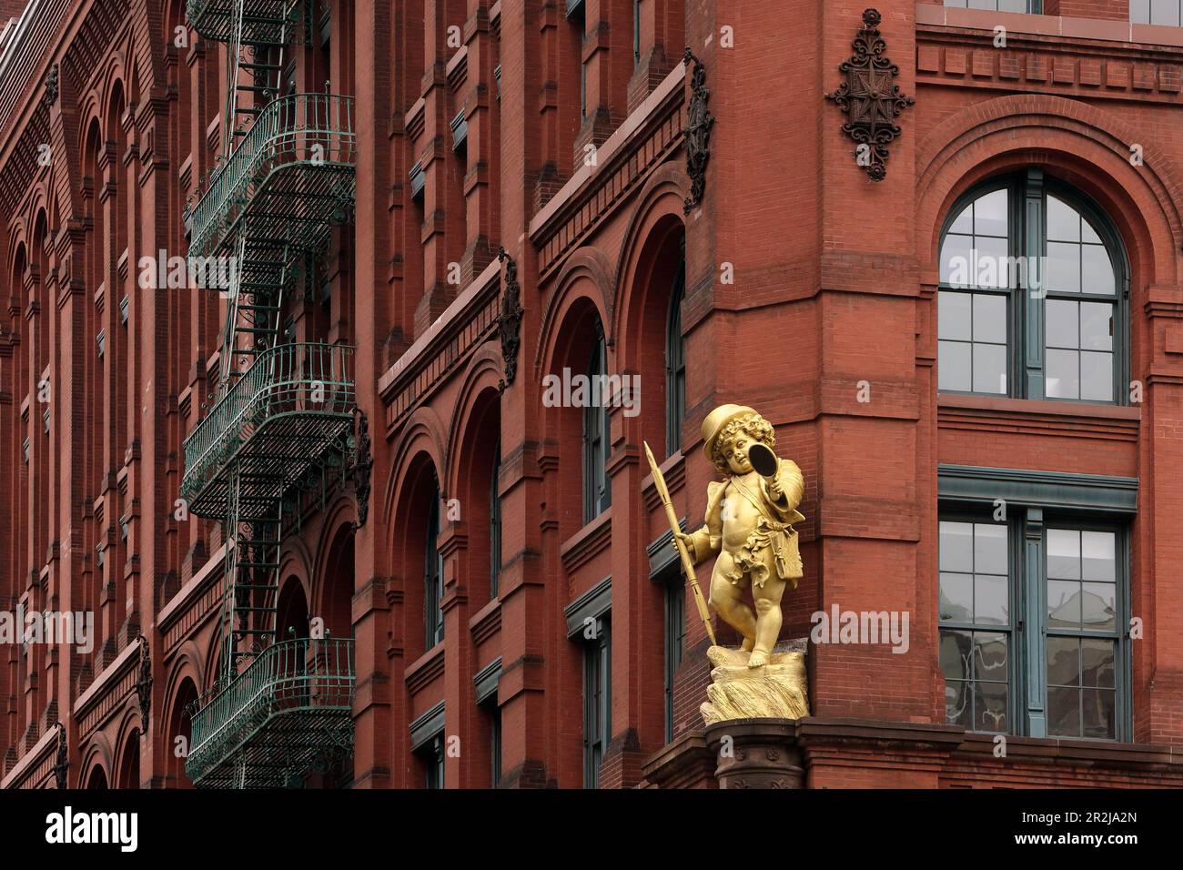 Edificio Puck in stile ad arco tedesco, Nolita, Manhattan, New York, New York, Foto Stock