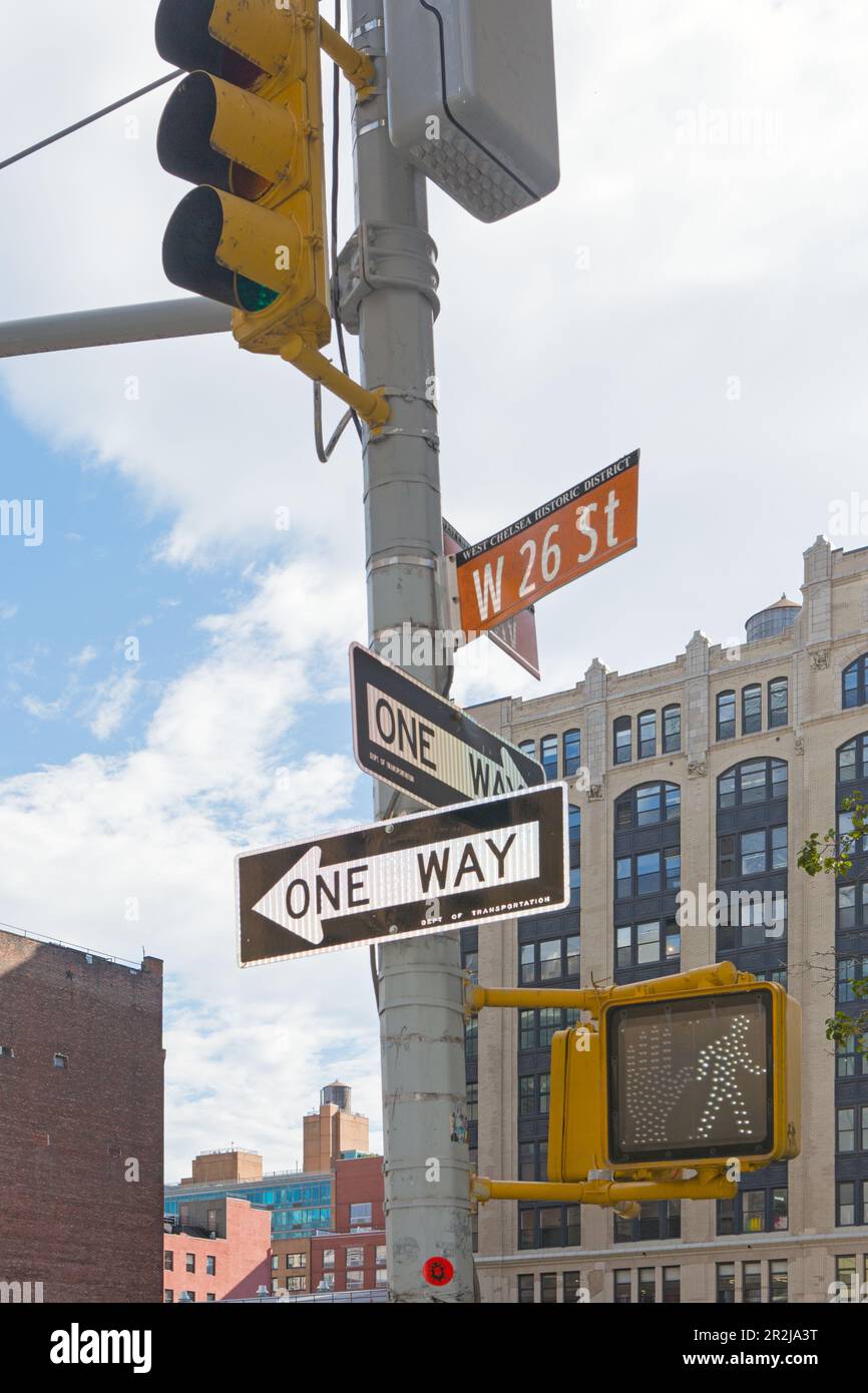 Semaforo su 8th Avenue, Chelsea, Manhattan, New York, New York, STATI UNITI Foto Stock