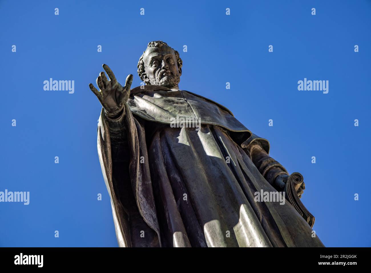 Monumento a Fray Luis de León fuori dell'Università di Salamanca, Salamanca, Castilla y Leon, Spagna, Europa Foto Stock