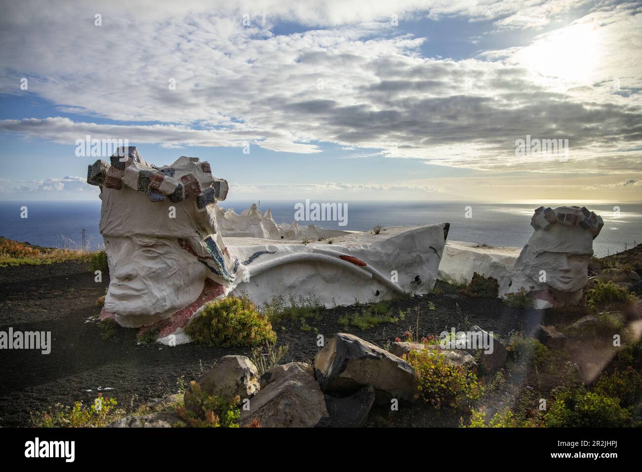 Bajada de la Virgen de los Reyes scultura realizzata con materiali riciclati dall'artista Ruben Armiche, Villa de Valverde, El Hierro, Isole Canarie, Spagna, Foto Stock