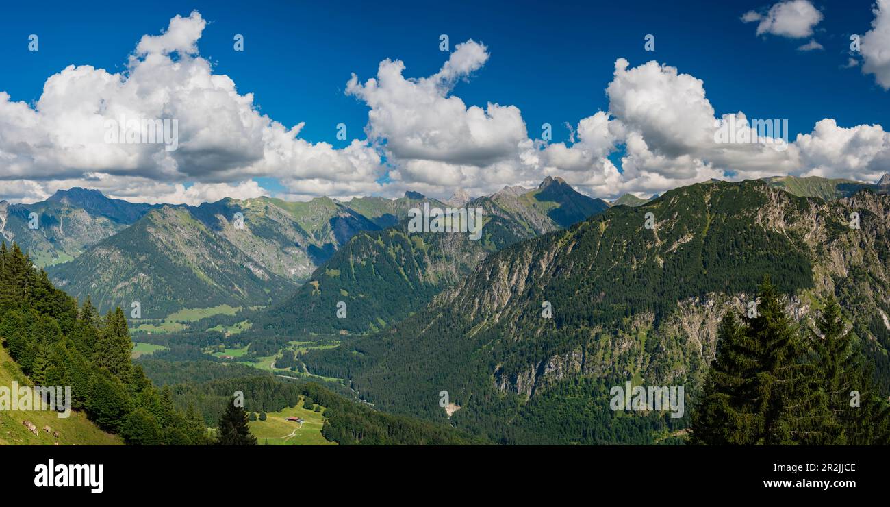 Panorama montano da Söllereck a Höfats, 2259m, Alpi di Allgäu, Allgäu, Baviera, Germania, Europa Foto Stock