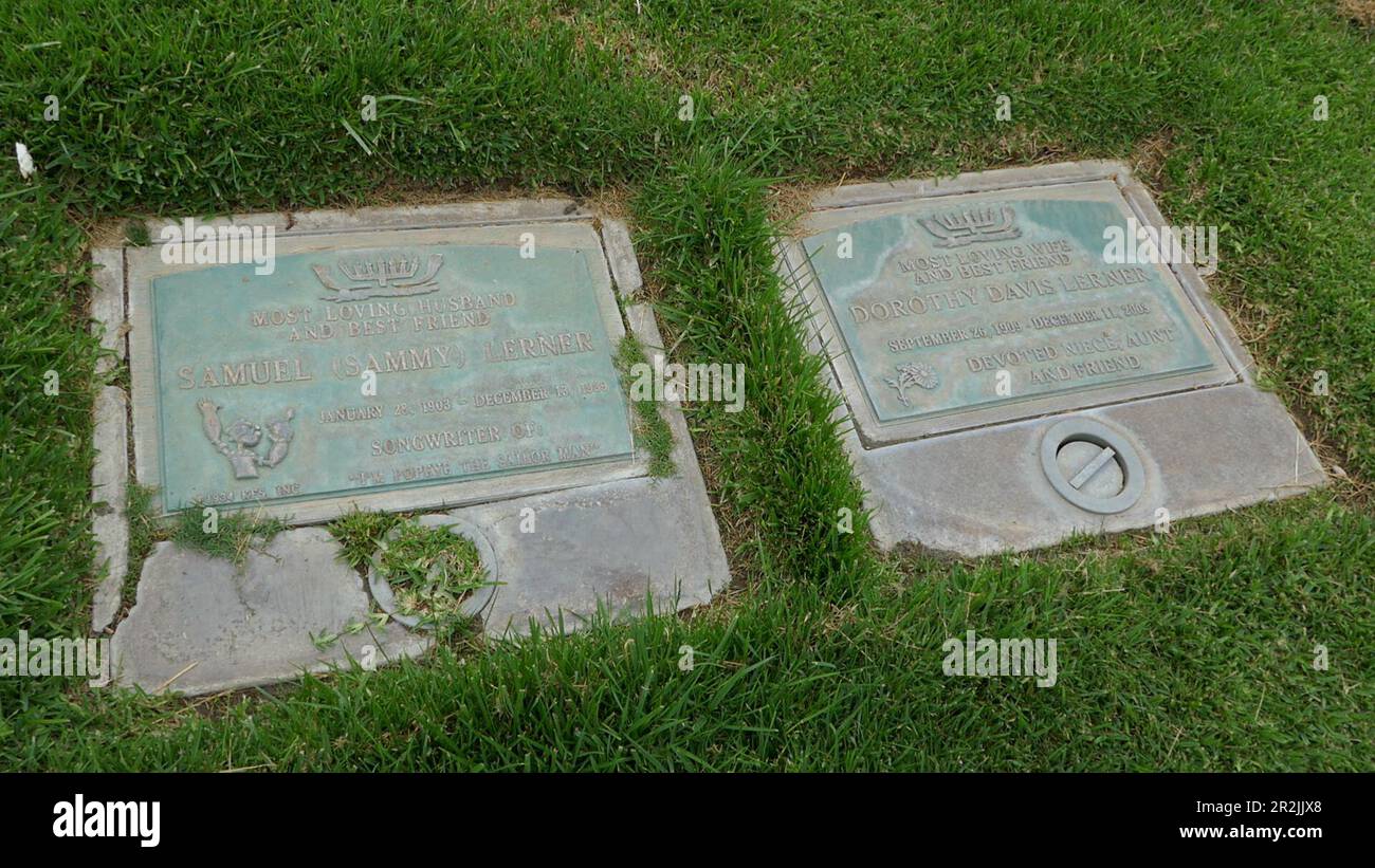 Los Angeles, California, USA 18th maggio 2023 il cantautore Sam Lerner grave a Laurel Gardens all'Hillside Memorial Park il 18 maggio 2023 a Culver City, Los Angeles, California, USA. Foto di Barry King/Alamy Stock Photo Foto Stock