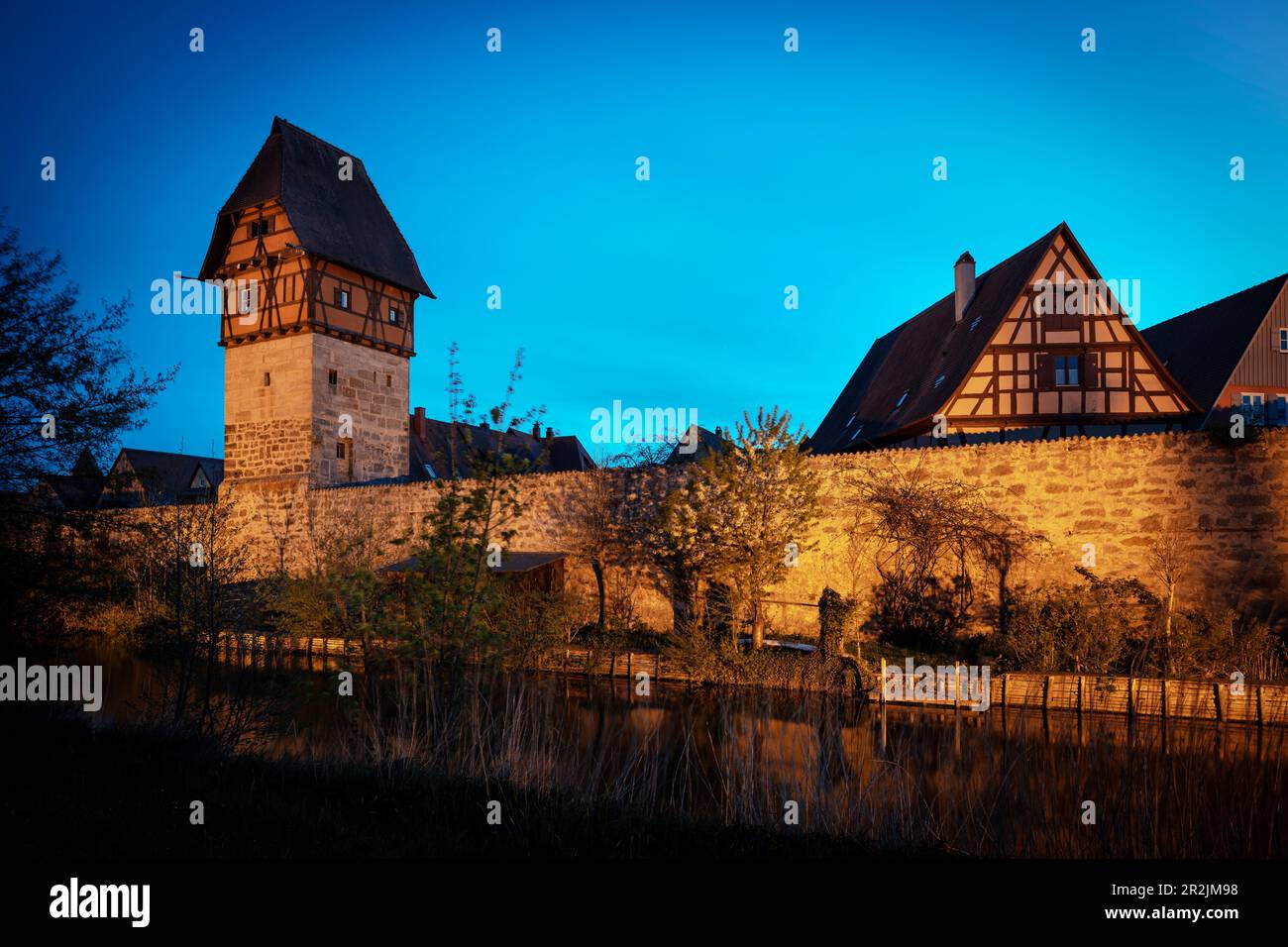 Bäuerlinsturm nel centro storico di Dinkelsbühl sul Wörnitz (fiume), strada Romantica, quartiere Ansbach, Franconia media, Baviera, Germania Foto Stock