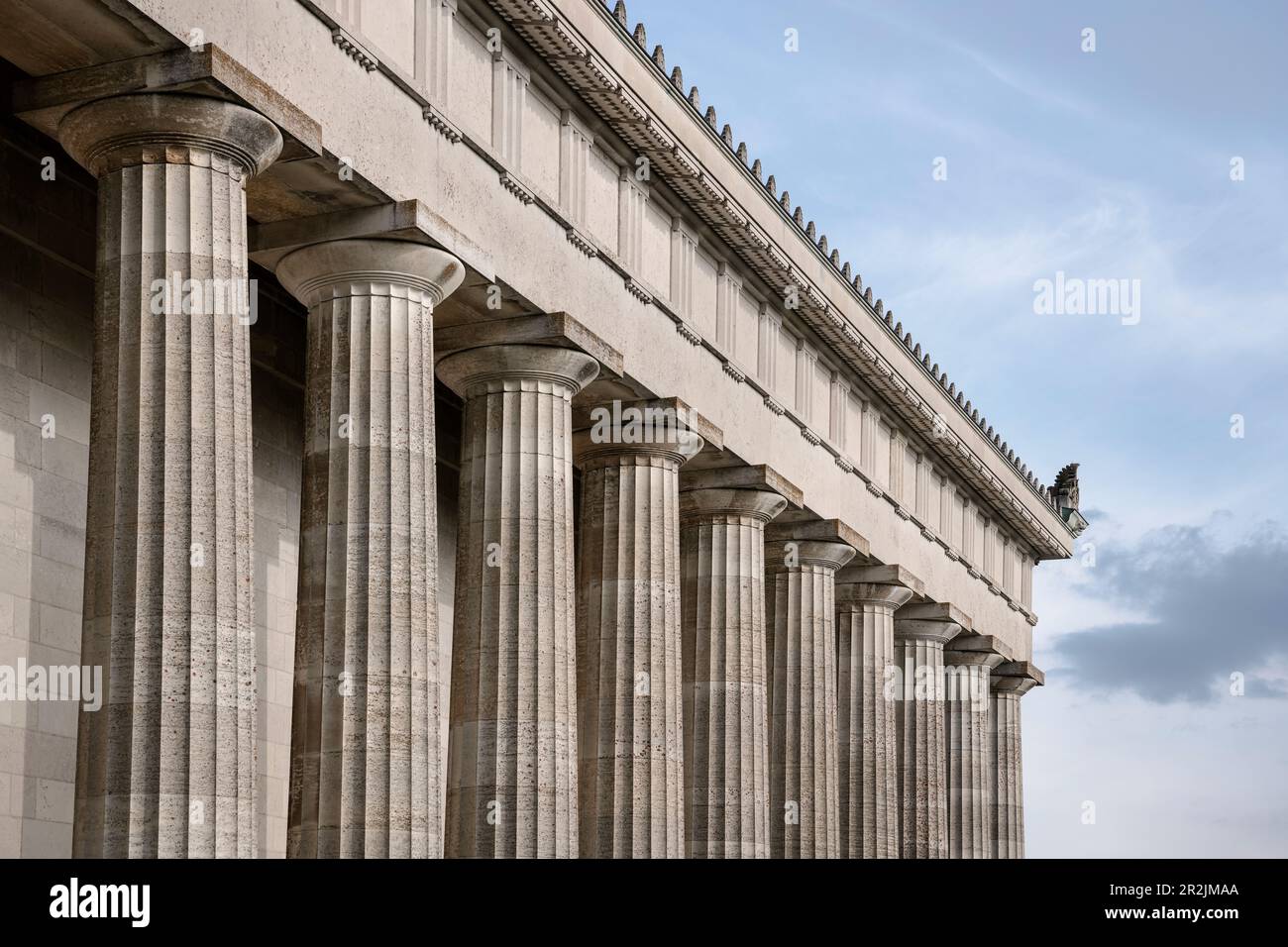 Particolare dei pilastri del monumento commemorativo di Walhalla a Donaustauf nei pressi di Regensburg, Palatinato superiore, Baviera inferiore, Baviera, Danubio, Germania Foto Stock