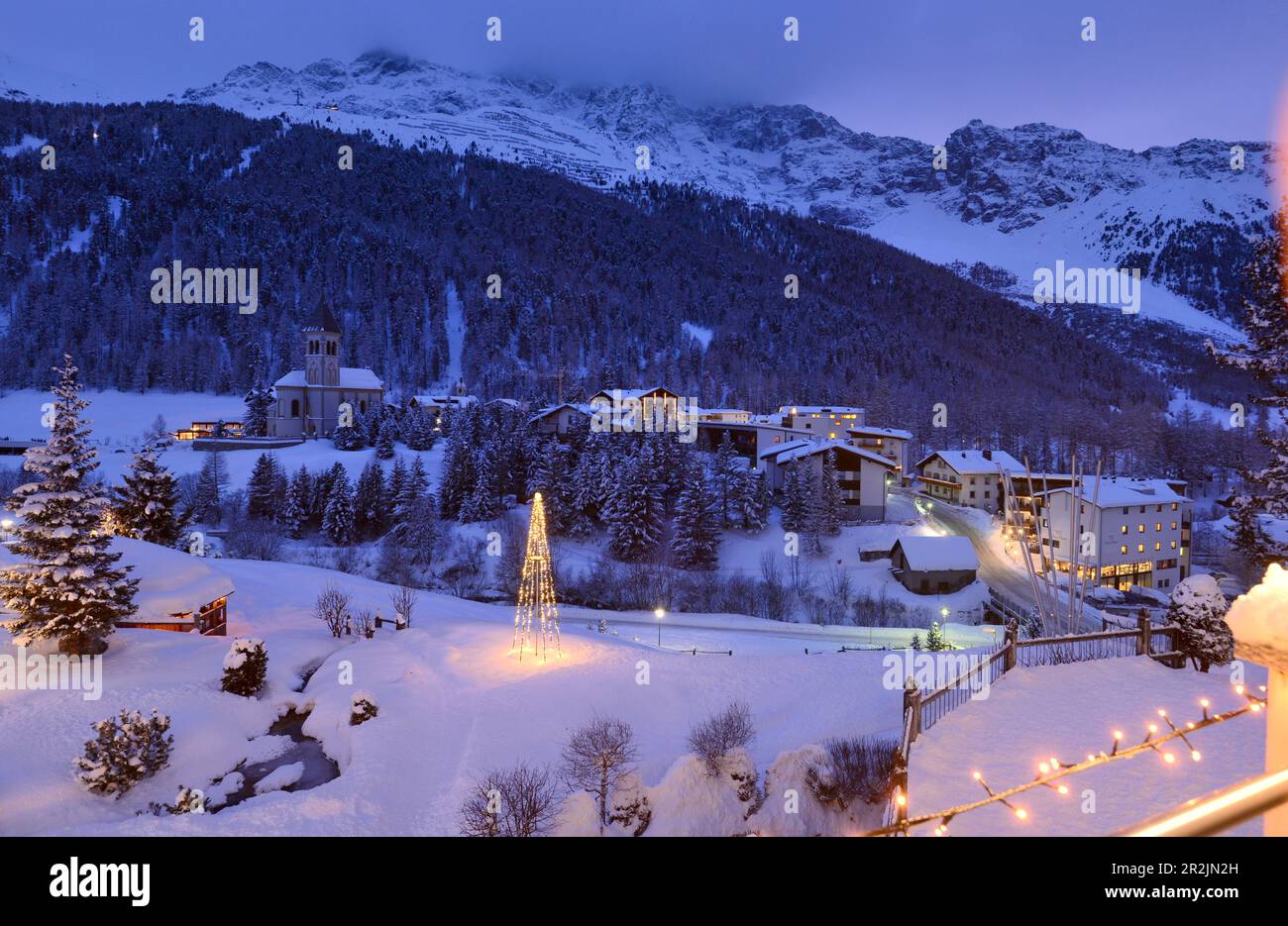 Vista di Sulden sotto l'Ortler, inverno in Alto Adige, Italia Foto Stock