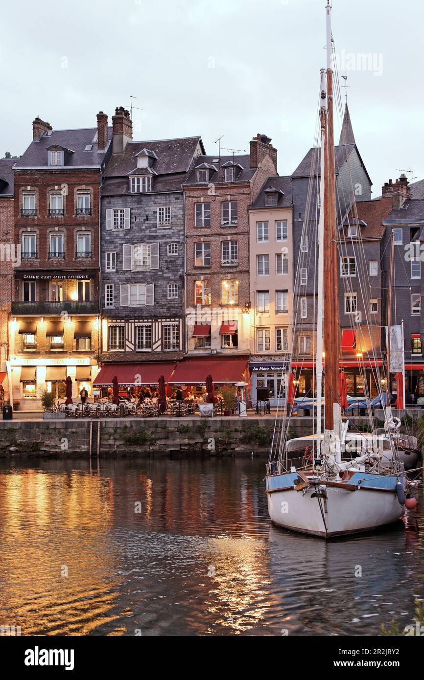 Vieux Bassin è la parte vecchia del porto di Honfleur, Bassa Normandia, Normandia, Francia Foto Stock