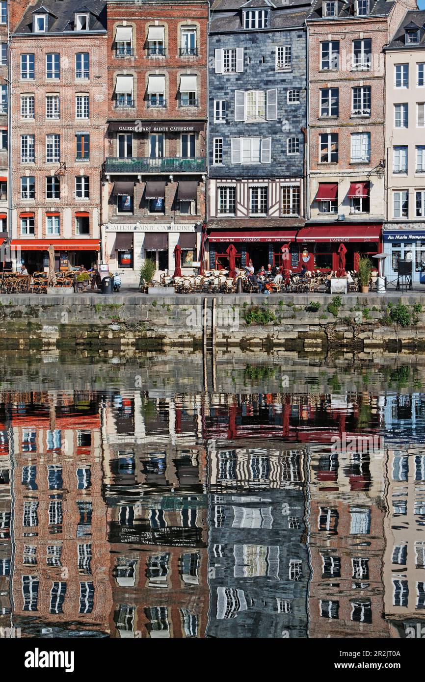 Vieux Bassin è la parte vecchia del porto di Honfleur, Bassa Normandia, Normandia, Francia Foto Stock