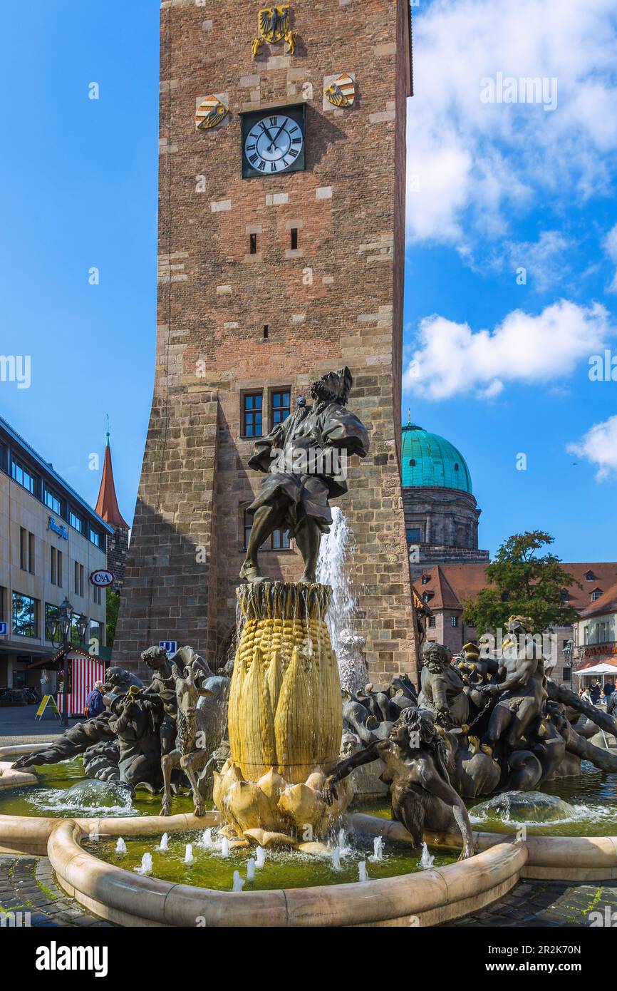 Norimberga, Ludwigsplatz, Ehebrunnen, Torre Bianca, Elisabethkirche Foto Stock