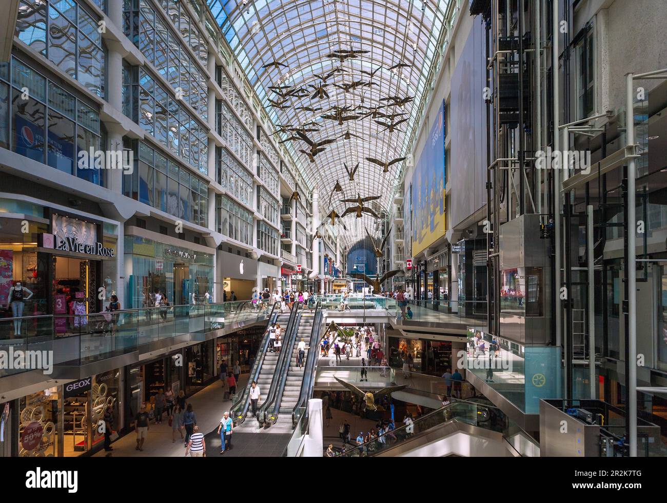 Toronto, Eaton Centre, scultura selvaggia di oche Step Flight di Michael Snow Foto Stock