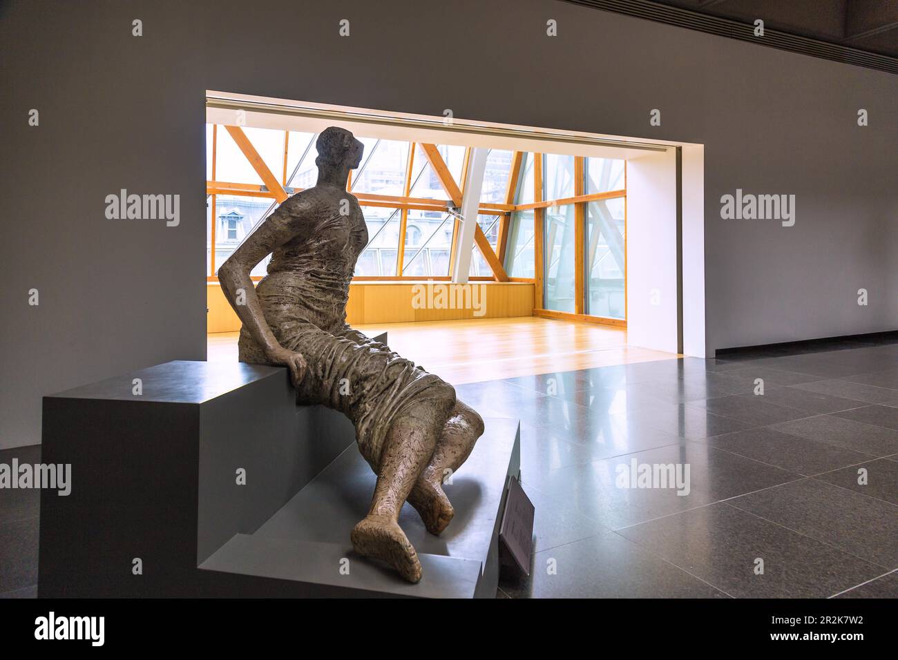 Toronto, Art Gallery of Ontario, Henry Moore Sculpture Centre, drapped Sested Woman, 1957-1958, Femme drappée, assise Foto Stock