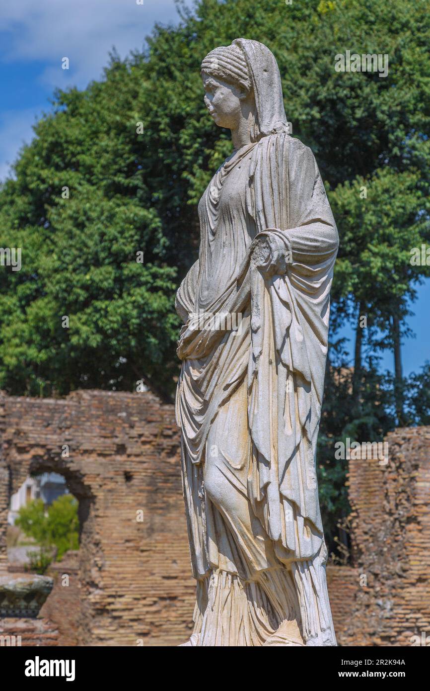 Roma, Foro Romano, Casa delle Vestali, Statua di una Vergine Vestale Foto Stock