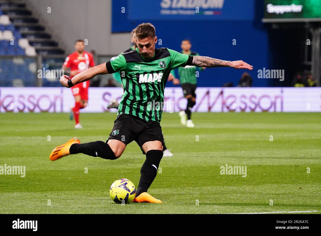 Andrea Pinamonti (US Sassuolo Calcio) durante il campionato italiano Serie Una partita di calcio tra US Sassuolo e AC Monza il 19 maggio 2023 allo Stadio Mapei di Reggio Emilia - Credit: Luca Rossini/e-Mage/Alamy Live News Foto Stock