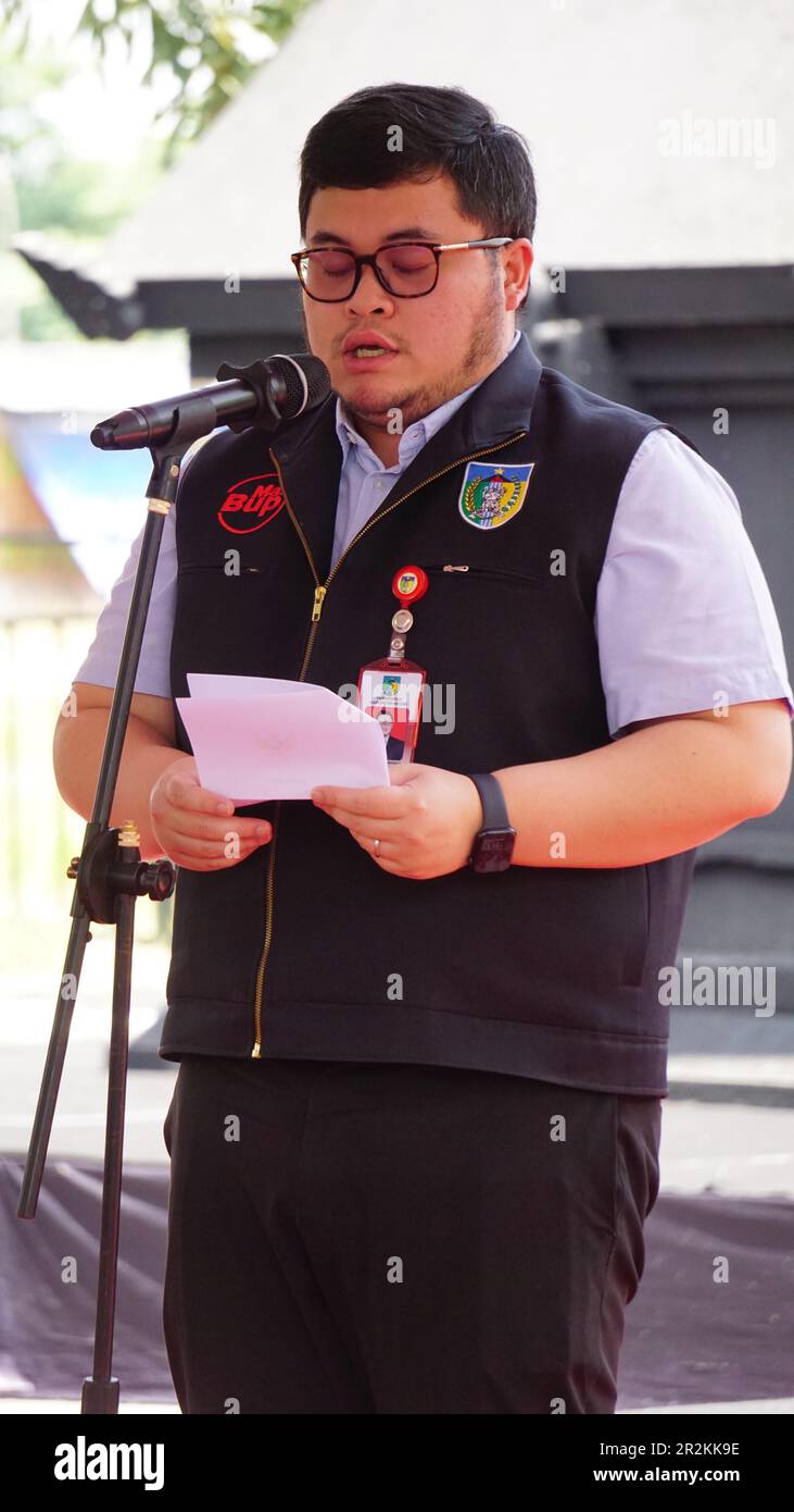 Il reggente di Kediri Hanindhito Himawan Pramana (Mas Dhito) in apertura Pameran Jadoel per celebrare l'anniversario di Kediri Foto Stock