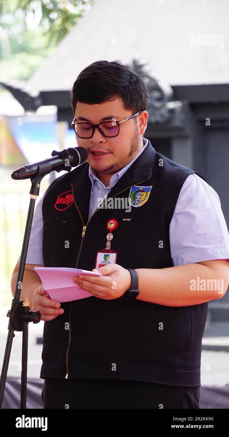 Il reggente di Kediri Hanindhito Himawan Pramana (Mas Dhito) in apertura Pameran Jadoel per celebrare l'anniversario di Kediri Foto Stock