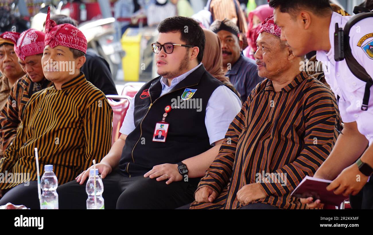 Il reggente di Kediri Hanindhito Himawan Pramana (Mas Dhito) in apertura Pameran Jadoel per celebrare l'anniversario di Kediri Foto Stock