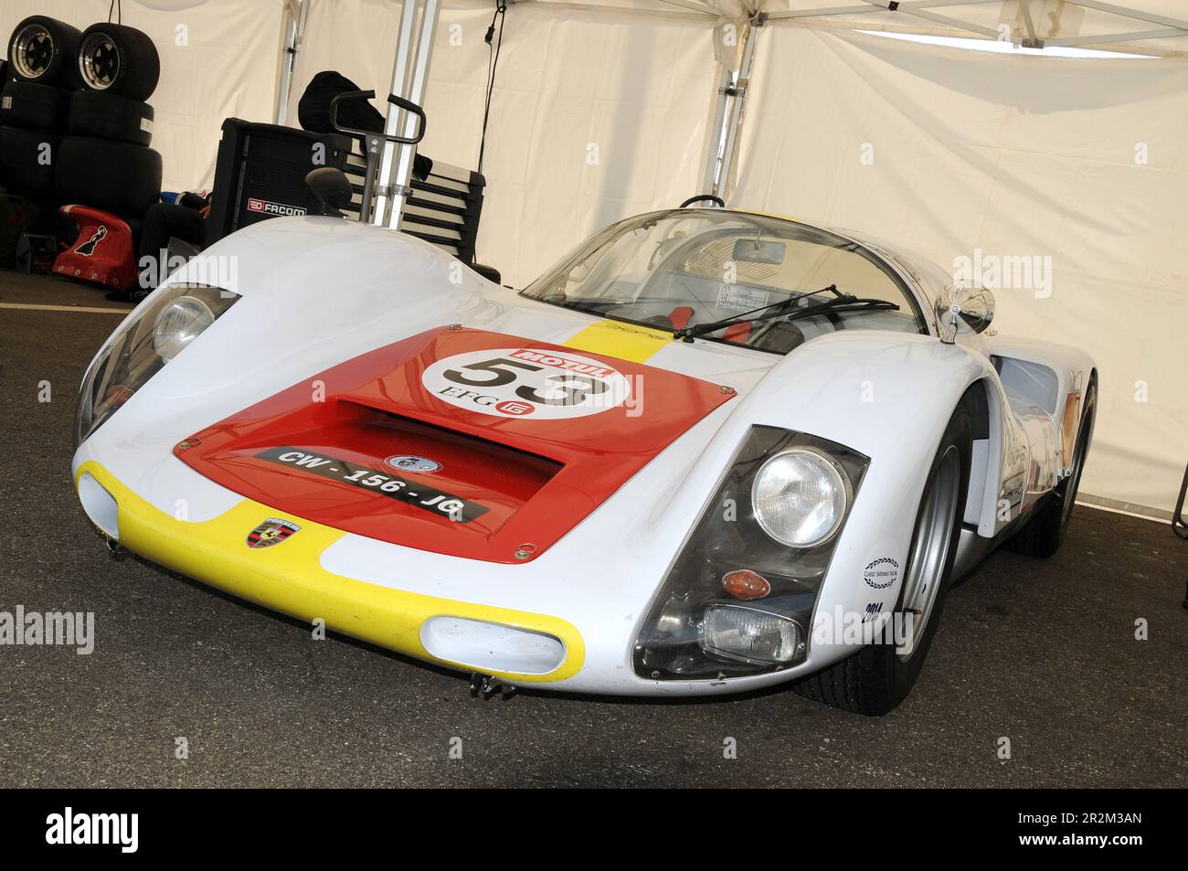 Mugello Historic Classic 25 aprile 2014: PORSCHE 906 1966 driben di Pierre PERRET, durante le prove sul circuito del Mugello, Italia. Foto Stock