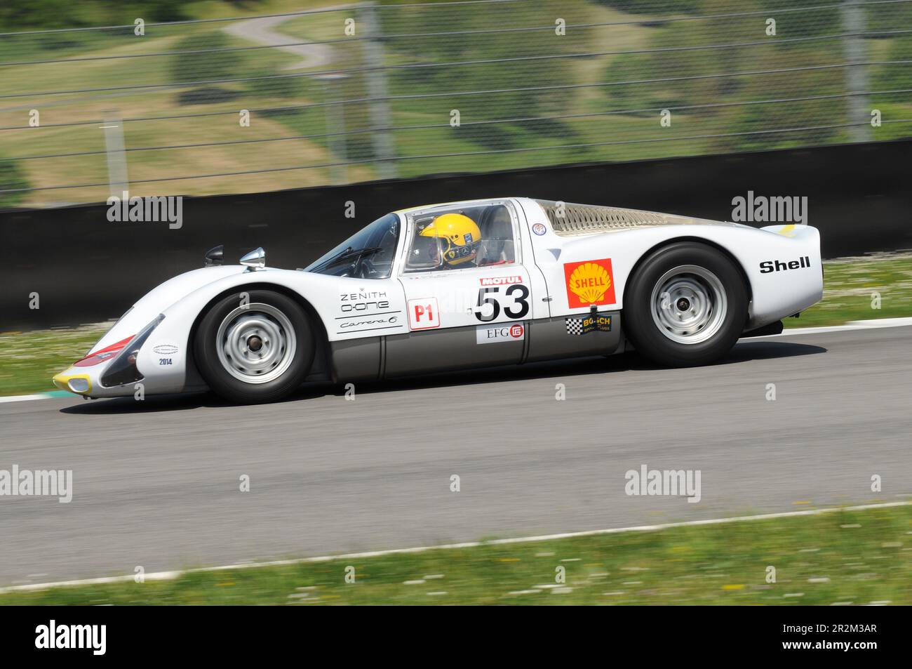 Mugello Historic Classic 25 aprile 2014: PORSCHE 906 1966 driben di Pierre PERRET, durante le prove sul circuito del Mugello, Italia. Foto Stock