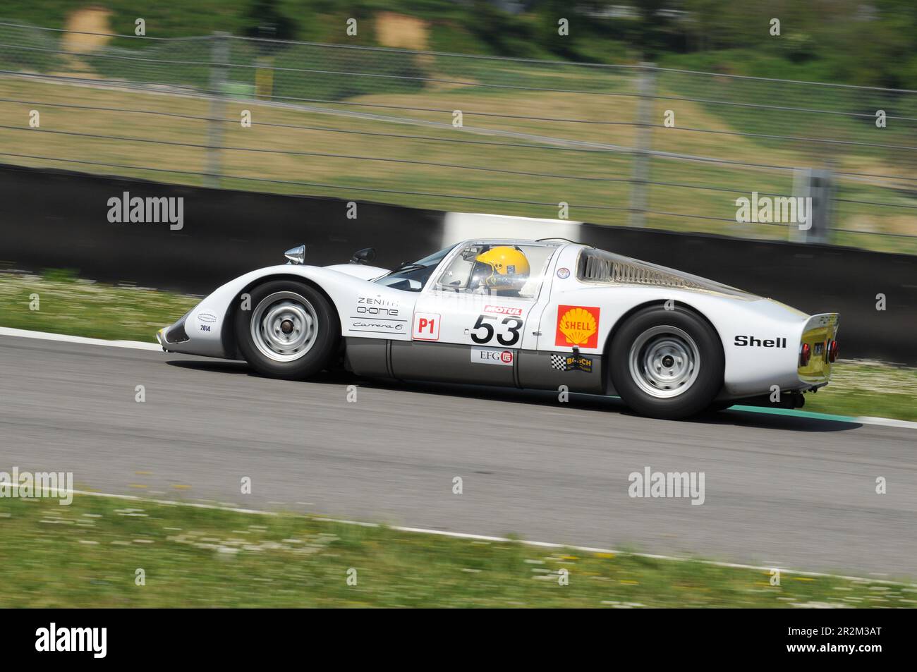 Mugello Historic Classic 25 aprile 2014: PORSCHE 906 1966 driben di Pierre PERRET, durante le prove sul circuito del Mugello, Italia. Foto Stock