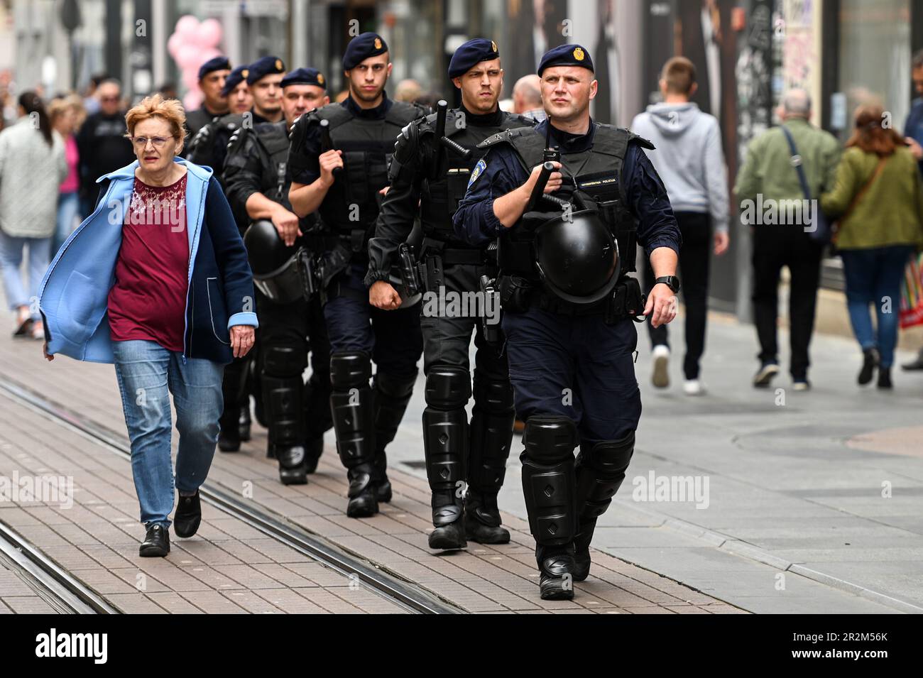 Zagabria, Croazia. 20th maggio, 2023. La gente partecipa alla marcia anti-aborto Walk for Life nel centro di Zagabria. Una passeggiata per la vita, la famiglia e la Croazia è stata organizzata dall'associazione in nome della famiglia, chiedendo un divieto legale sull'aborto, cioè la protezione della vita dal concepimento, a Zagabria, Croazia, il maggio Zoe Sarlija/PIXSELL Credit: Pixsell/Alamy Live News Foto Stock