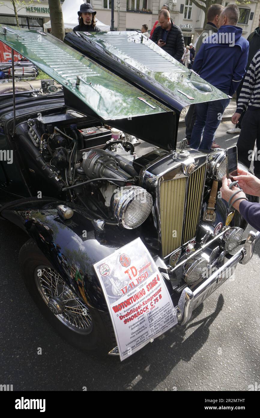 Classic Days Berlin 2023 - Oldtimer Show auf dem Kurfürstendamm a Berlino am 07.05.2023. Mehr al 2000 hochwertige klassische Fahrzeuge werden auf dem Foto Stock