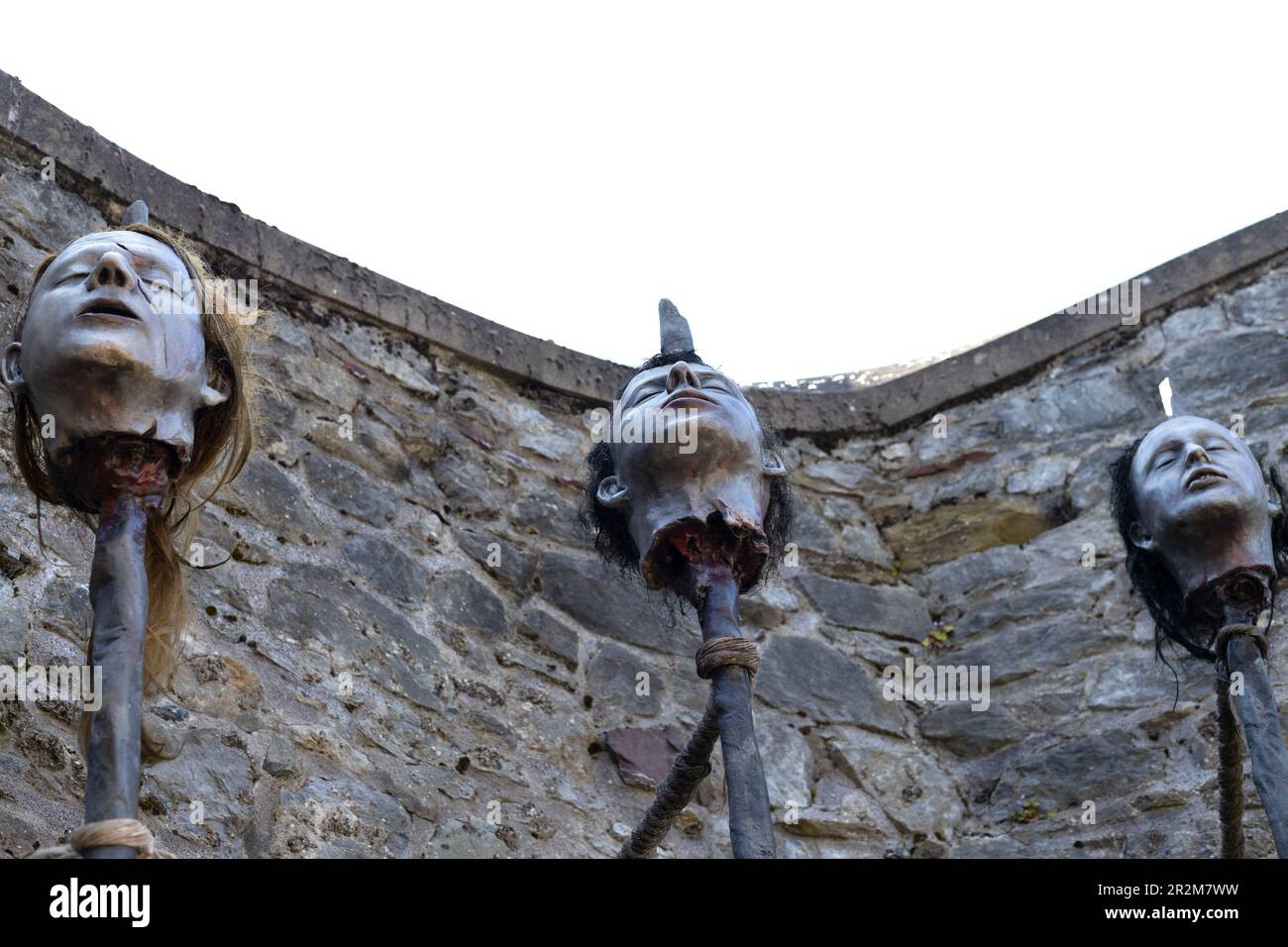 Una mostra di finte teste in palio, a Elizabeth Fort a Cork City, Irlanda. Foto Stock