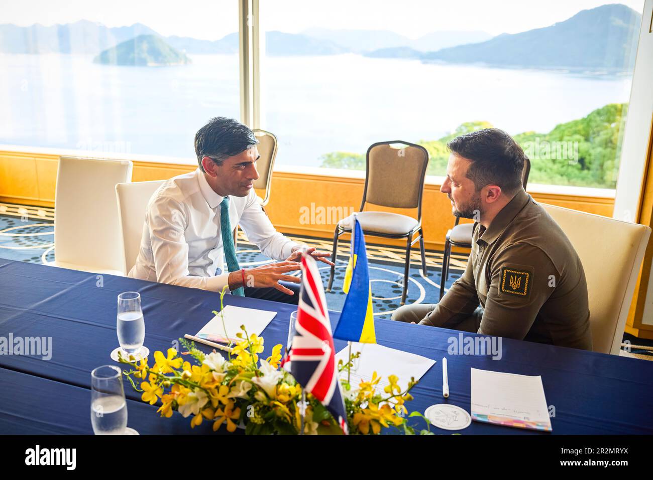 Nell'ambito di una visita di lavoro in Giappone per partecipare al vertice del G7, il presidente dell'Ucraina Volodymyr Zelensky ha tenuto un incontro con il primo ministro del Regno Unito, Rishi Sunak. Il Capo di Stato ha ringraziato il primo ministro britannico per la leadership del Regno Unito nella coalizione internazionale del jet da combattimento. Le parti hanno discusso l'ulteriore attuazione degli accordi raggiunti durante la visita del Presidente dell'Ucraina nel Regno Unito, svoltasi il 14 maggio. Foto Stock