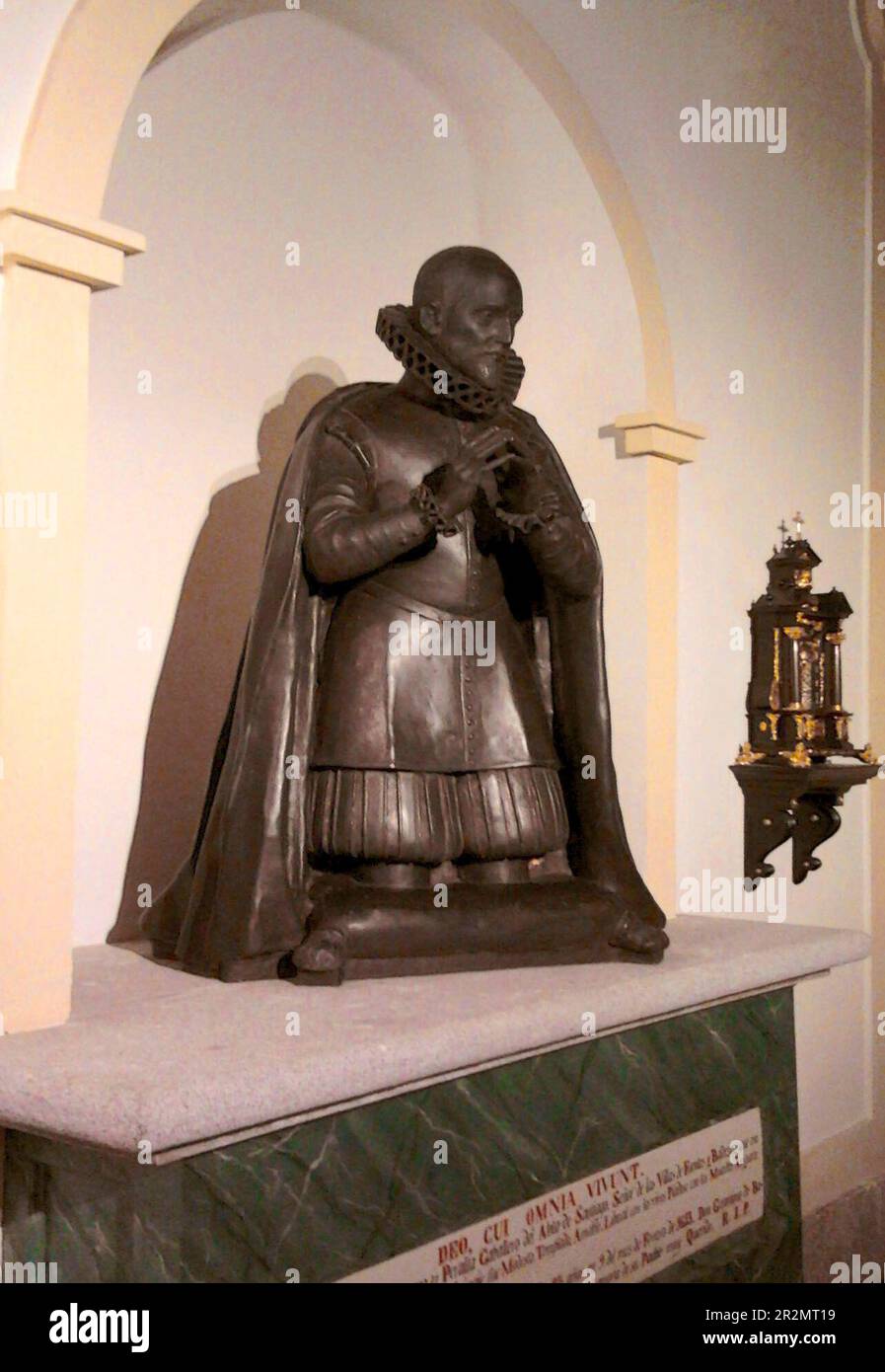 ESTATUA ORANTE DE GARCIA DE BARRIONUEVO Y PERALTA (1520-1613). AUTORE: MIGUEL ANGEL NACCHERINO (1535-1622). UBICAZIONE: IGLESIA DE SAN GINES. MADRID. SPAGNA. Foto Stock