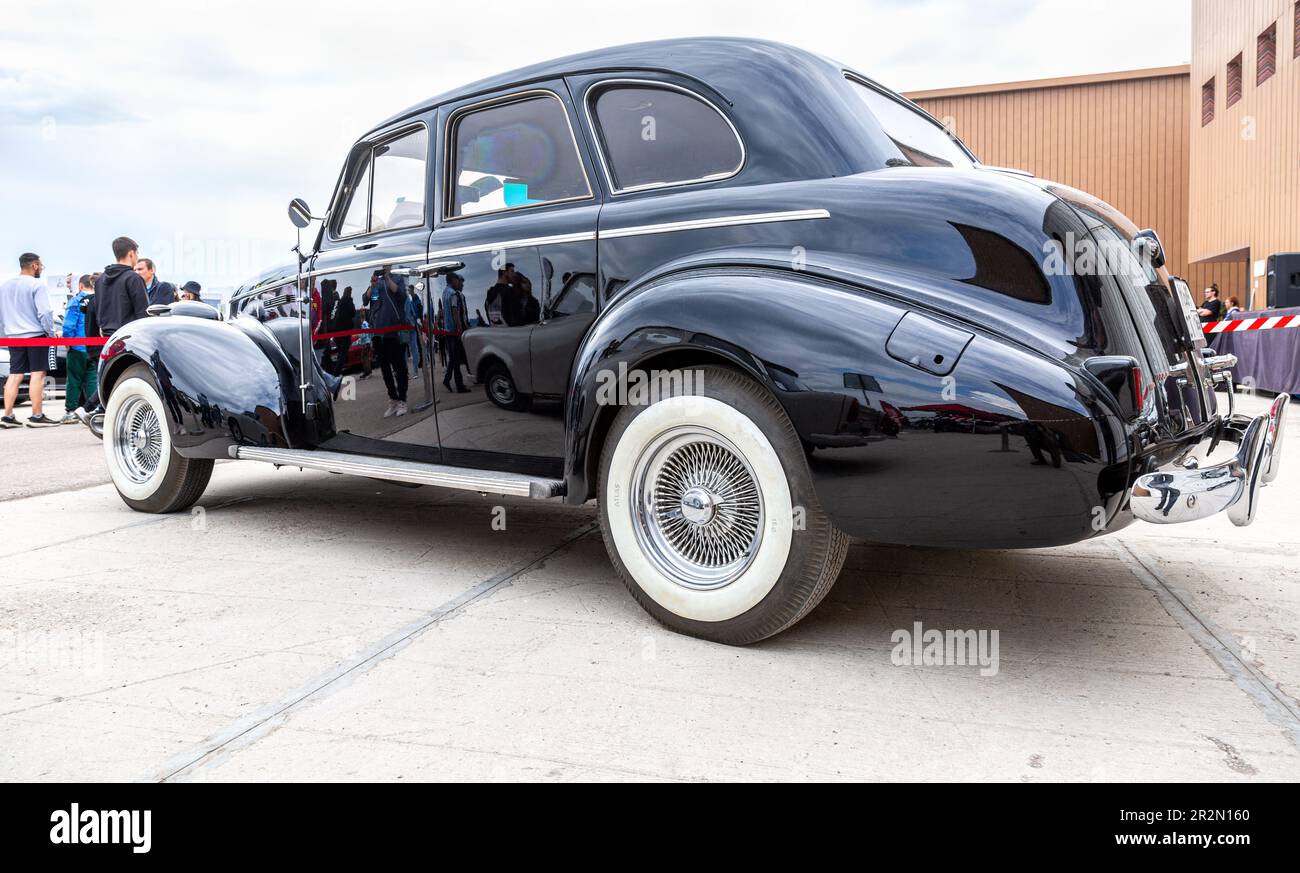 Samara, Russia - 14 maggio 2023: Berlina 1939 4 porte di Buick Century di 1st generazione a una fiera automobilistica locale. Foto Stock