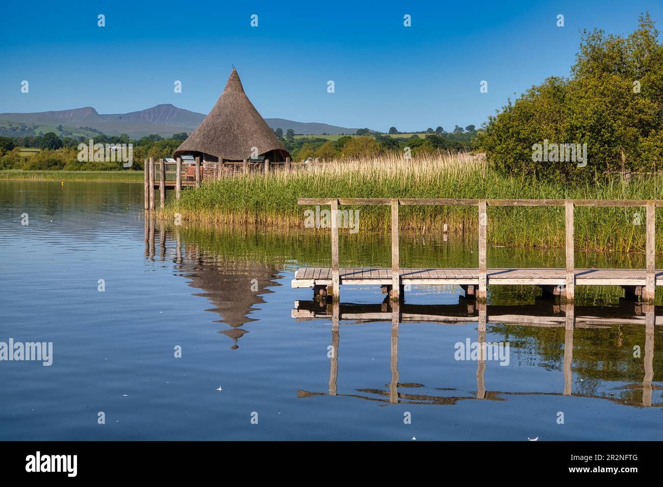 Welsh Crannog Centre, Llangors See, Wales, UK Foto Stock