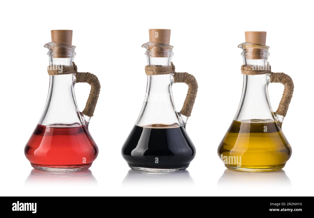 Bottiglia di olio di oliva e aceto isolati su sfondo bianco Foto Stock