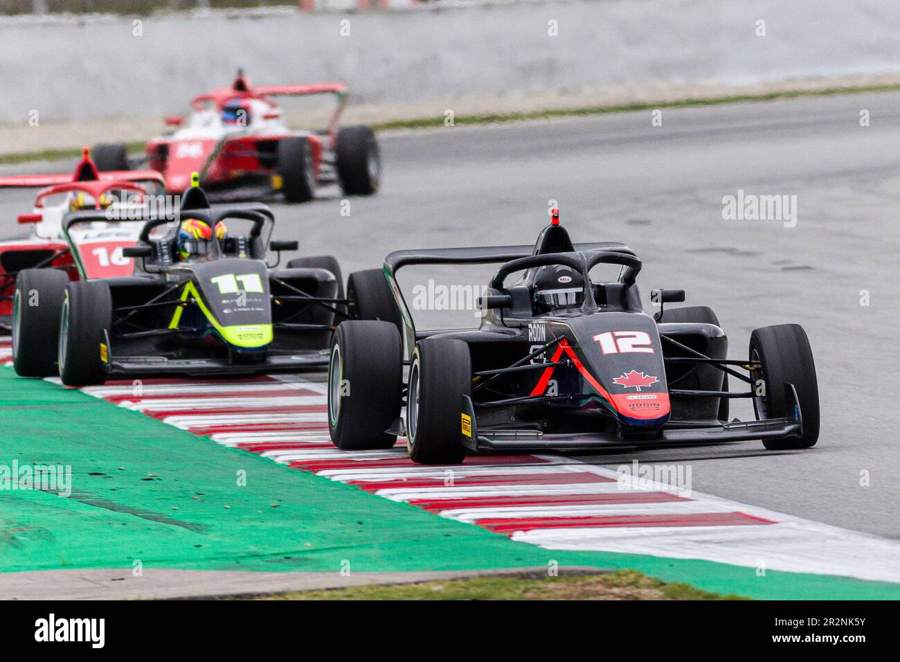 20th maggio 2023; circuito di Barcellona-Catalunya, Barcellona, Catalogna, Spagna: Ore 6 di Barcellona, giorno 1; Megan Gilkes (CAN) alla guida di Rodin Carlin Formula uno Academy Tatuus automobili conduce follionate da Jessica Edgar (GBR) alla guida di Rodin Carlin Formula uno Academy Tatuus automobili e Bianca Bustamante (PHL) alla guida della Prema Racing Formula uno Academy Tatuus automobili Credit: Action Plus Sports Images/Alamy Live News Foto Stock