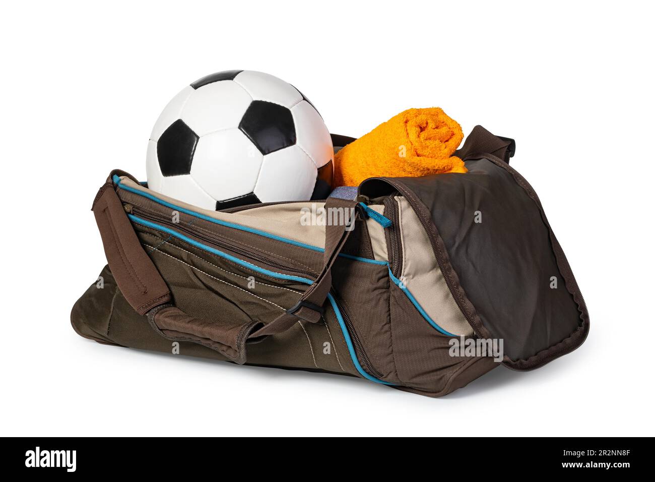 Borsa sportiva con attrezzature sportive isolati su sfondo bianco Foto Stock